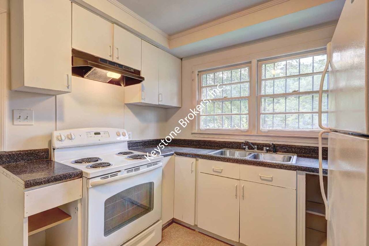 2072 Knightsbridge Rd #1 - Photo 5 of 7