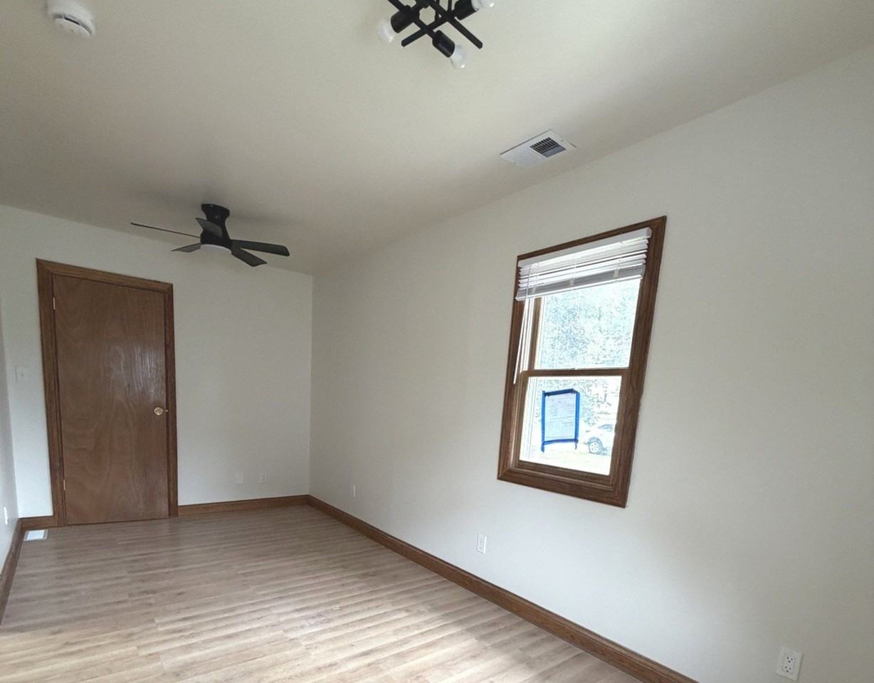 1722 Lyran Ave - Photo 2 of 11