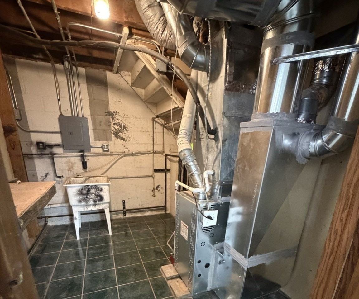1722 Lyran Ave - Photo 7 of 11