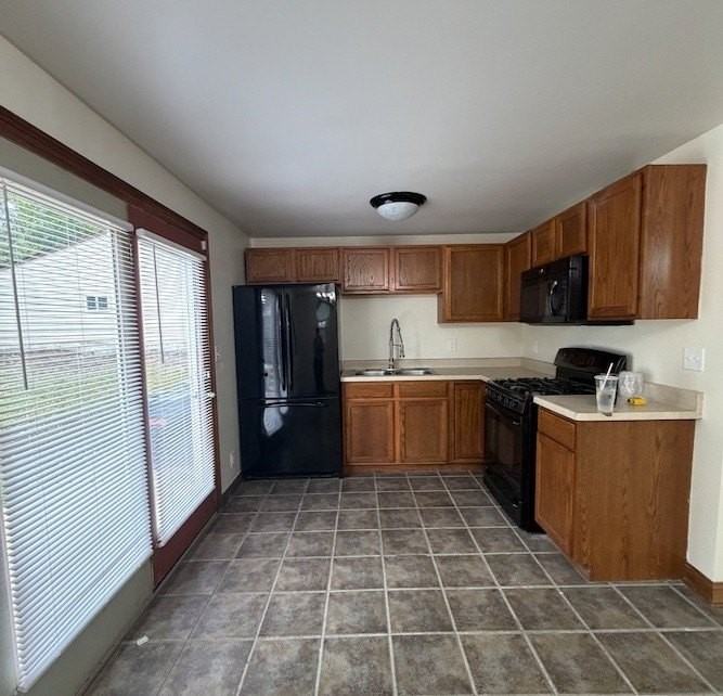 1724 Lyran Ave - Photo 3 of 9