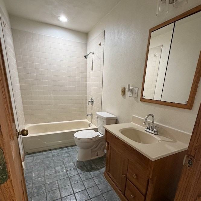 1724 Lyran Ave - Photo 5 of 9