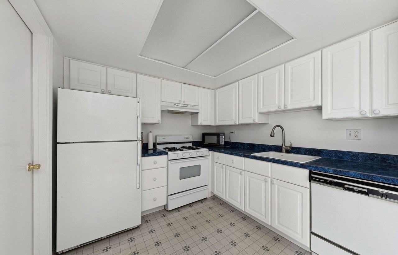 1817 Carlisle Ct #1817 - Photo 2 of 10