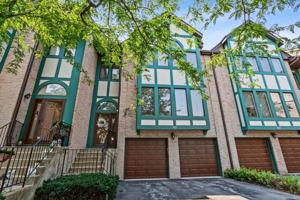 featured image of 933 W Essex Pl