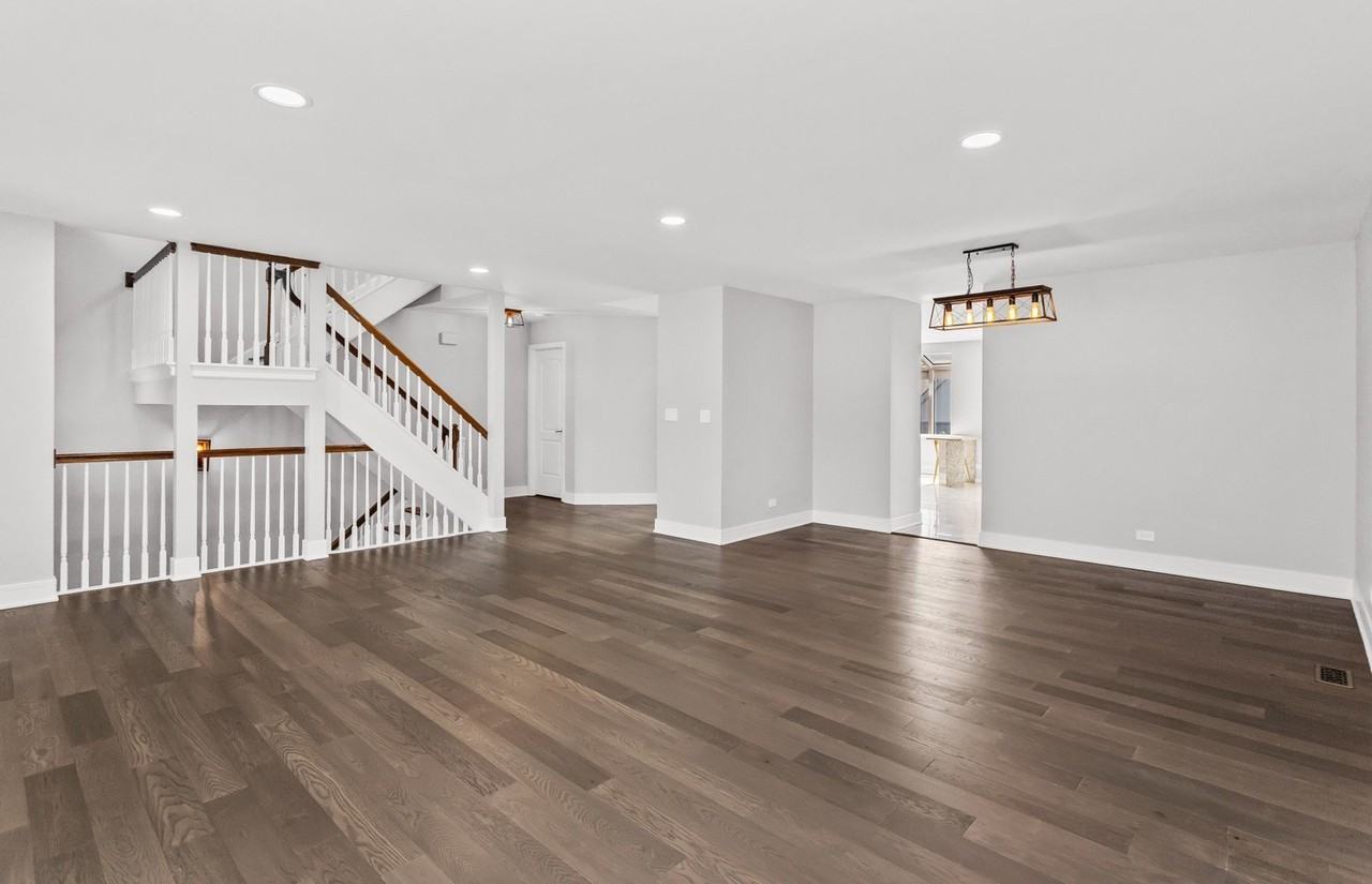 933 W Essex Pl - Photo 3 of 21