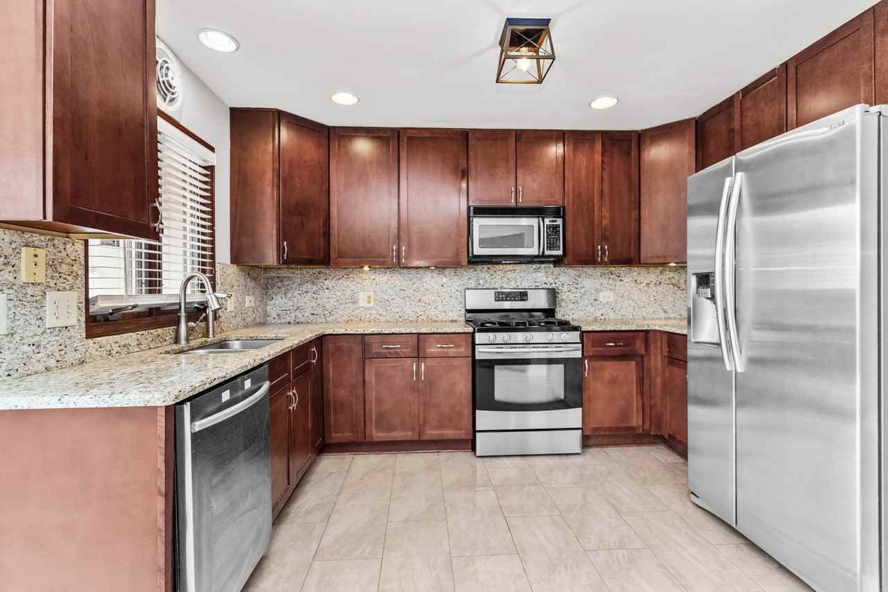 933 W Essex Pl - Photo 4 of 21
