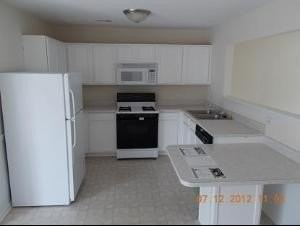 1085 Symphony Dr - Photo 5 of 10