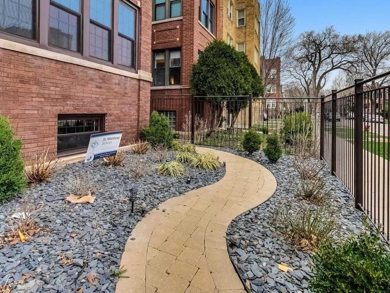 4850 N Albany Ave - Photo 2 of 28
