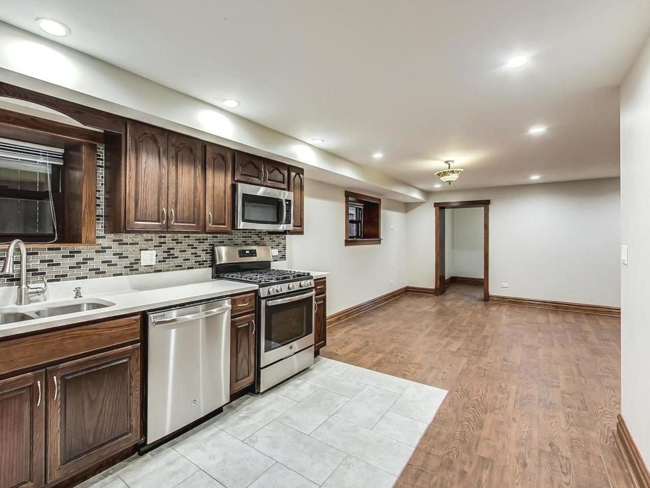 4850 N Albany Ave - Photo 5 of 28