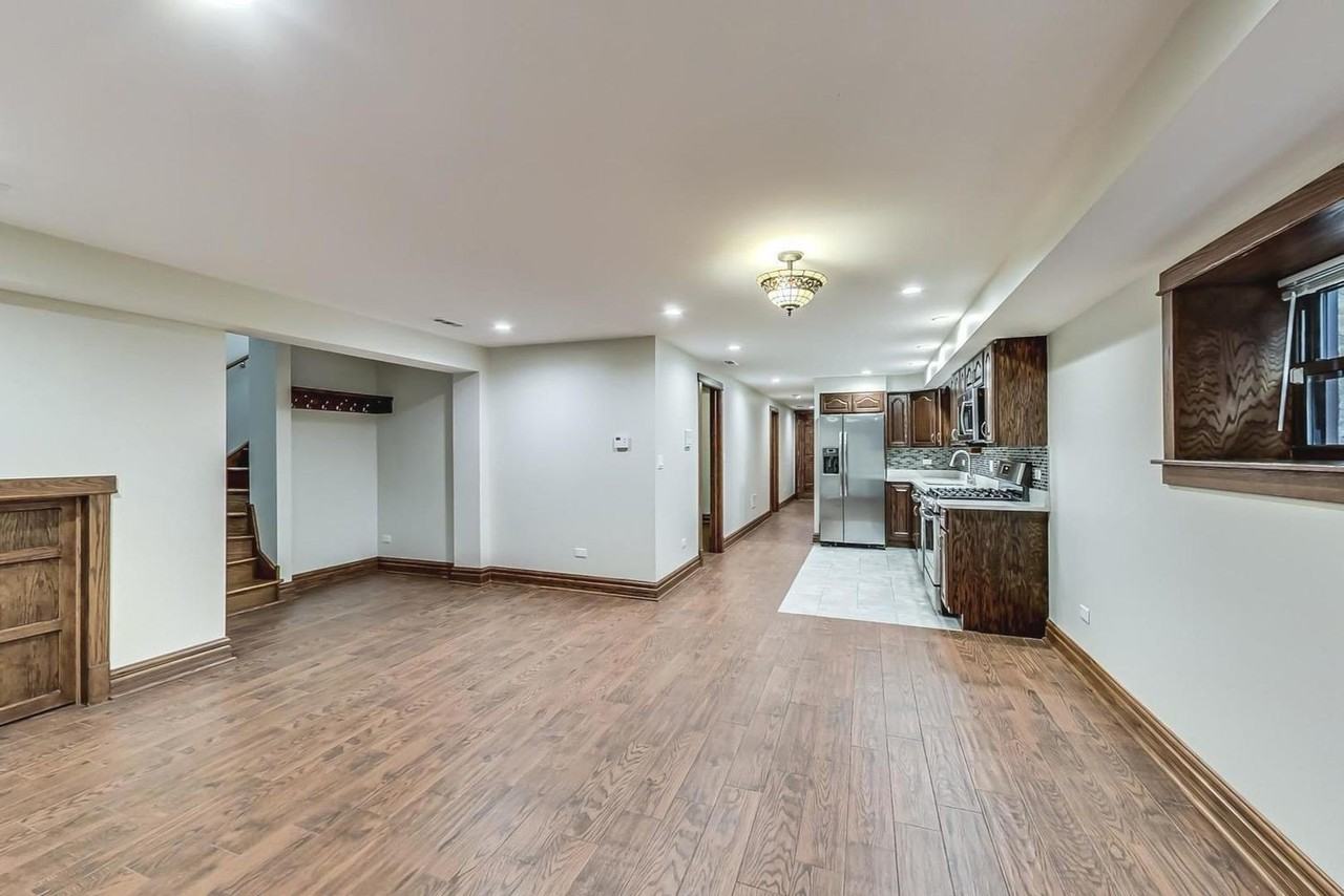 4850 N Albany Ave - Photo 7 of 28