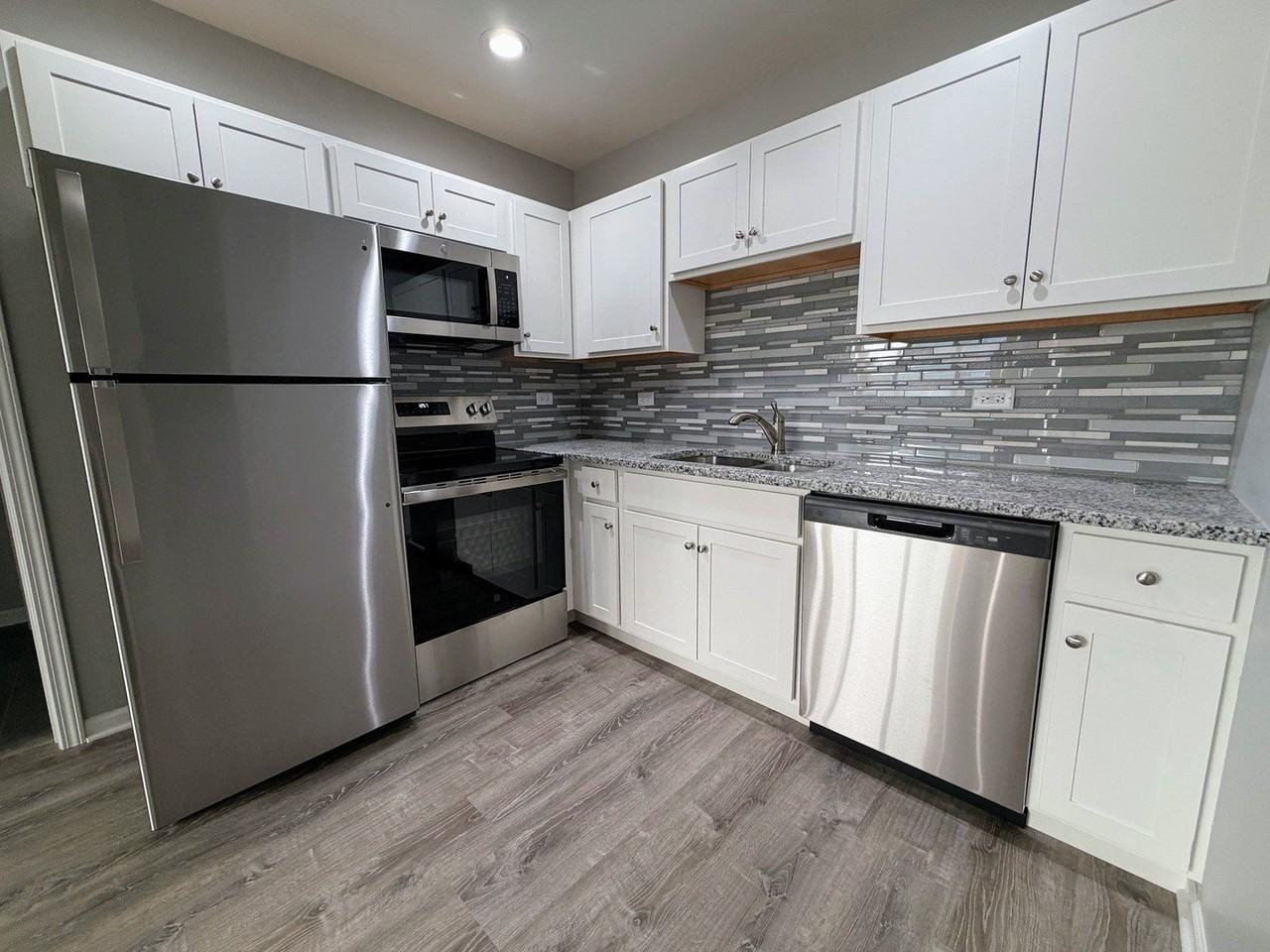 311 S Lodge Ln #1B - Photo 4 of 11