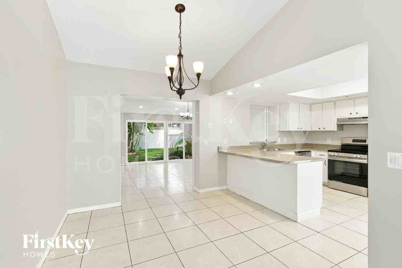9728 Fox Hollow Rd - Photo 4 of 17