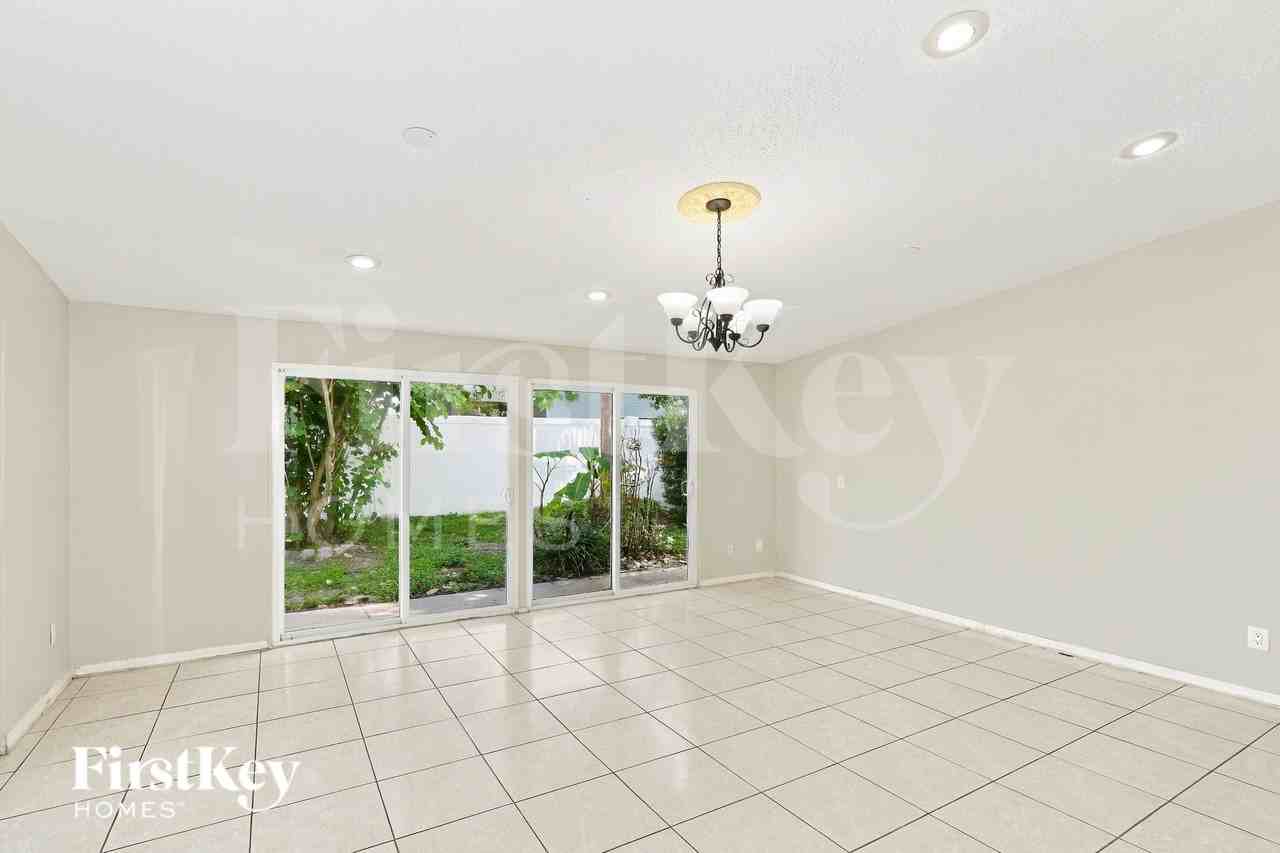 9728 Fox Hollow Rd - Photo 7 of 17