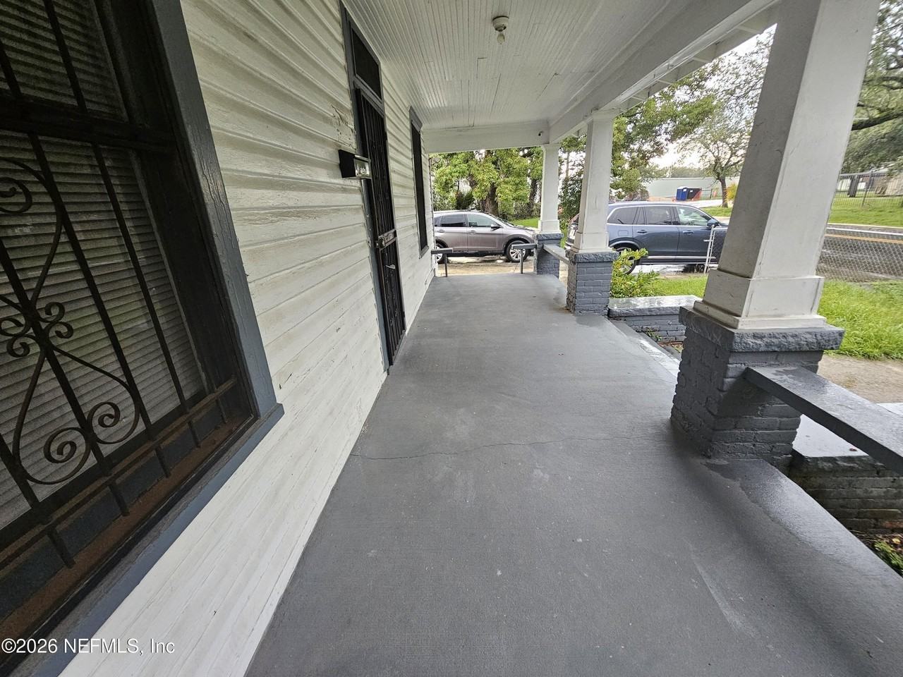 836 W 21st St - Photo 4 of 21