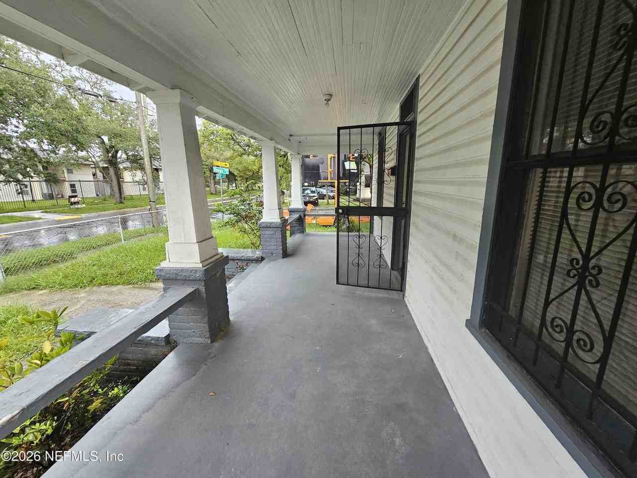 836 W 21st St - Photo 6 of 21