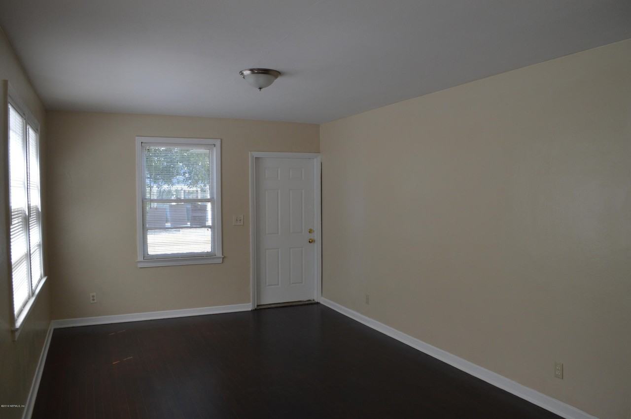 803 Acosta St - Photo 3 of 16