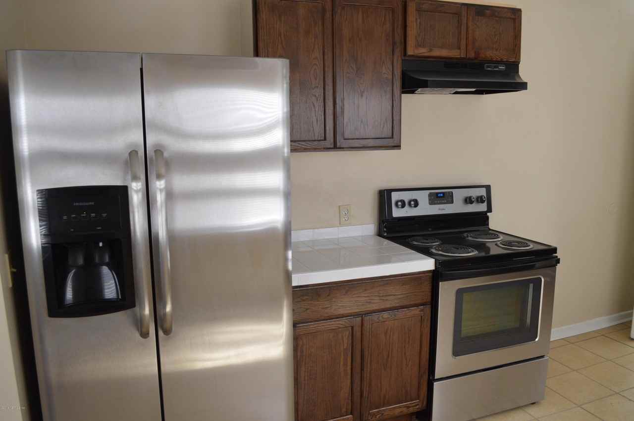 803 Acosta St - Photo 4 of 16