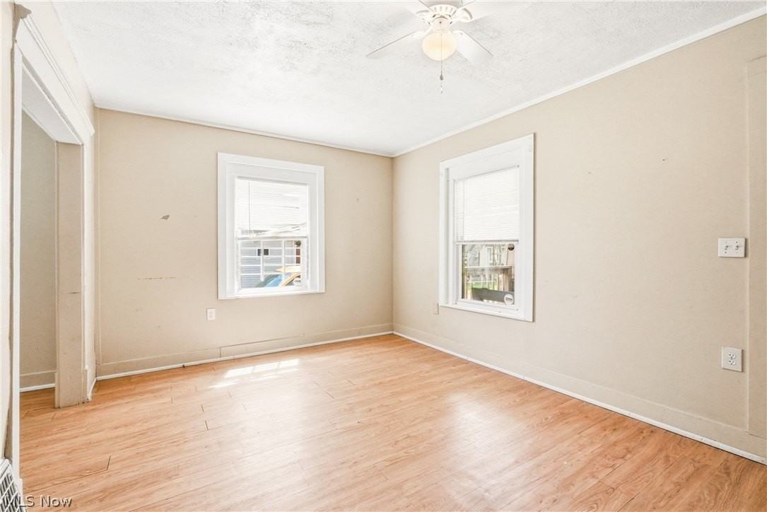 285 Sumner Ct - Photo 3 of 42