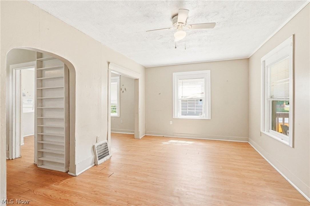 285 Sumner Ct - Photo 4 of 42