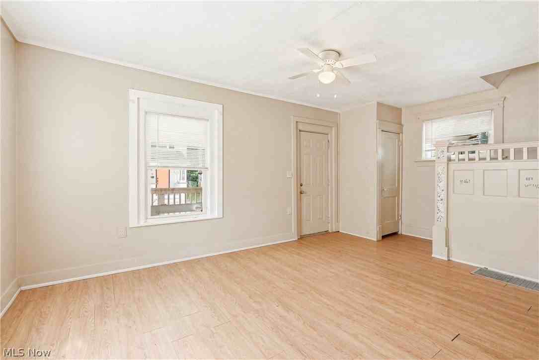 285 Sumner Ct - Photo 5 of 42