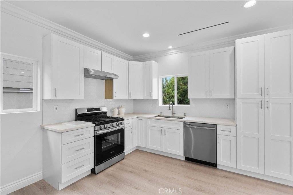 614 E Lomita Ave - Photo 6 of 18