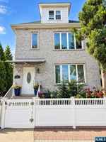 featured image of 131 Ray St