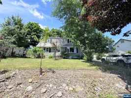 featured image of 180 W Orchard St