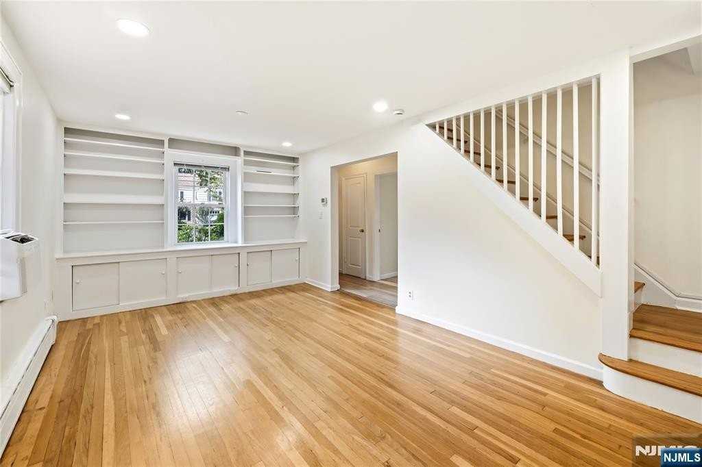 7 Burnham Pl - Photo 3 of 27