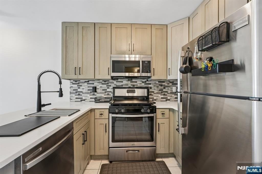 105 W Ridge Mews #1E - Photo 4 of 17