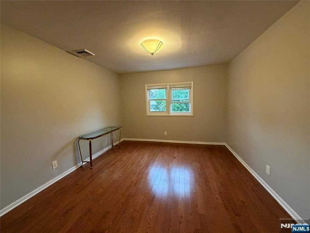 143 4th St #2 - Photo 4 of 19