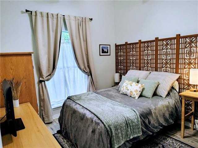1124 Cawson St - Photo 3 of 9