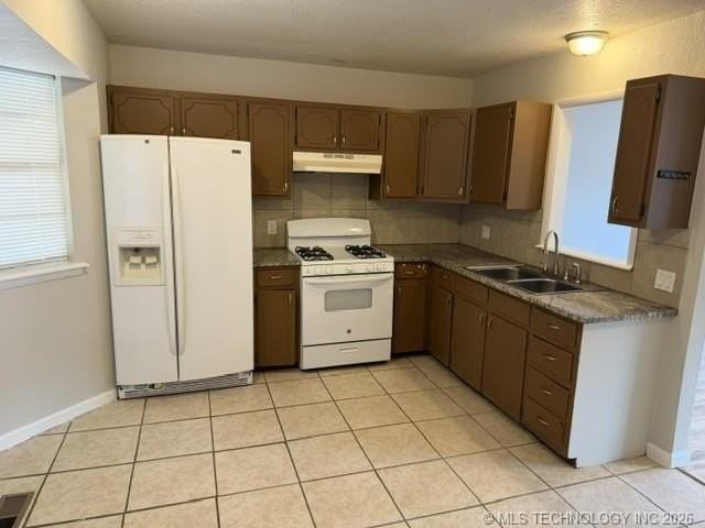 18559 E 3rd St - Photo 2 of 11