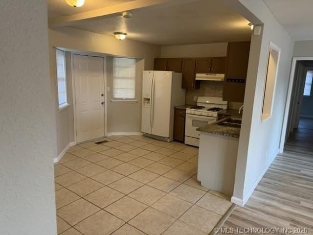 18559 E 3rd St - Photo 4 of 11