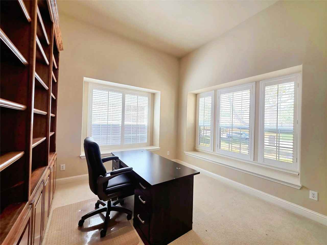 6814 Indian Meadow Ct - Photo 7 of 32