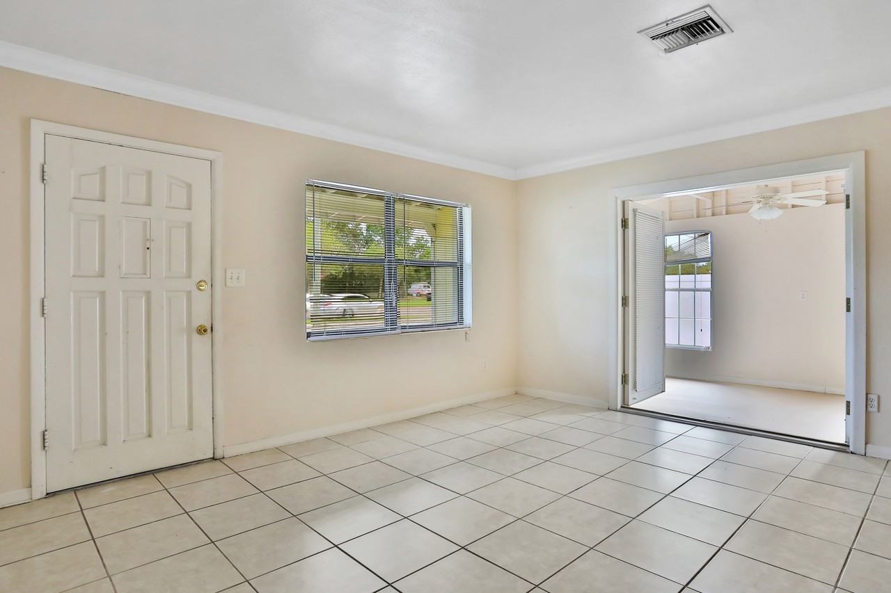 2711 Aloma Ave #1 - Photo 6 of 9