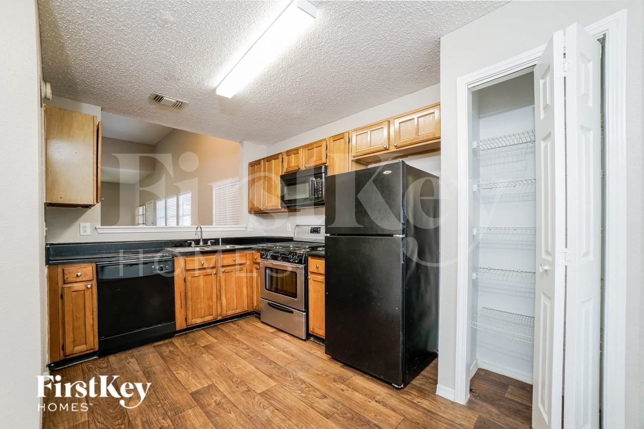 11532 Teaside Dr - Photo 5 of 16