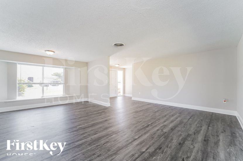76 Oakland Hills Ct - Photo 3 of 15
