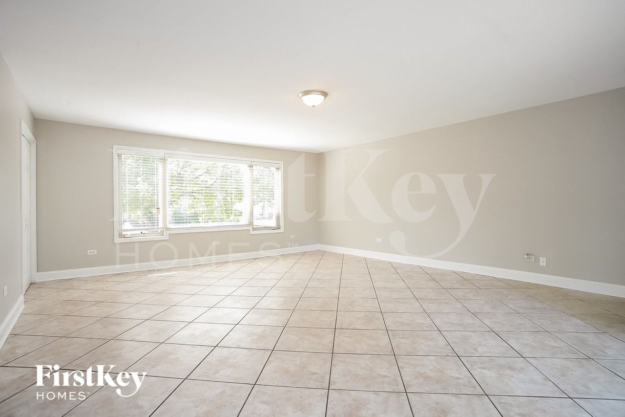 811 Salem Ln - Photo 3 of 15