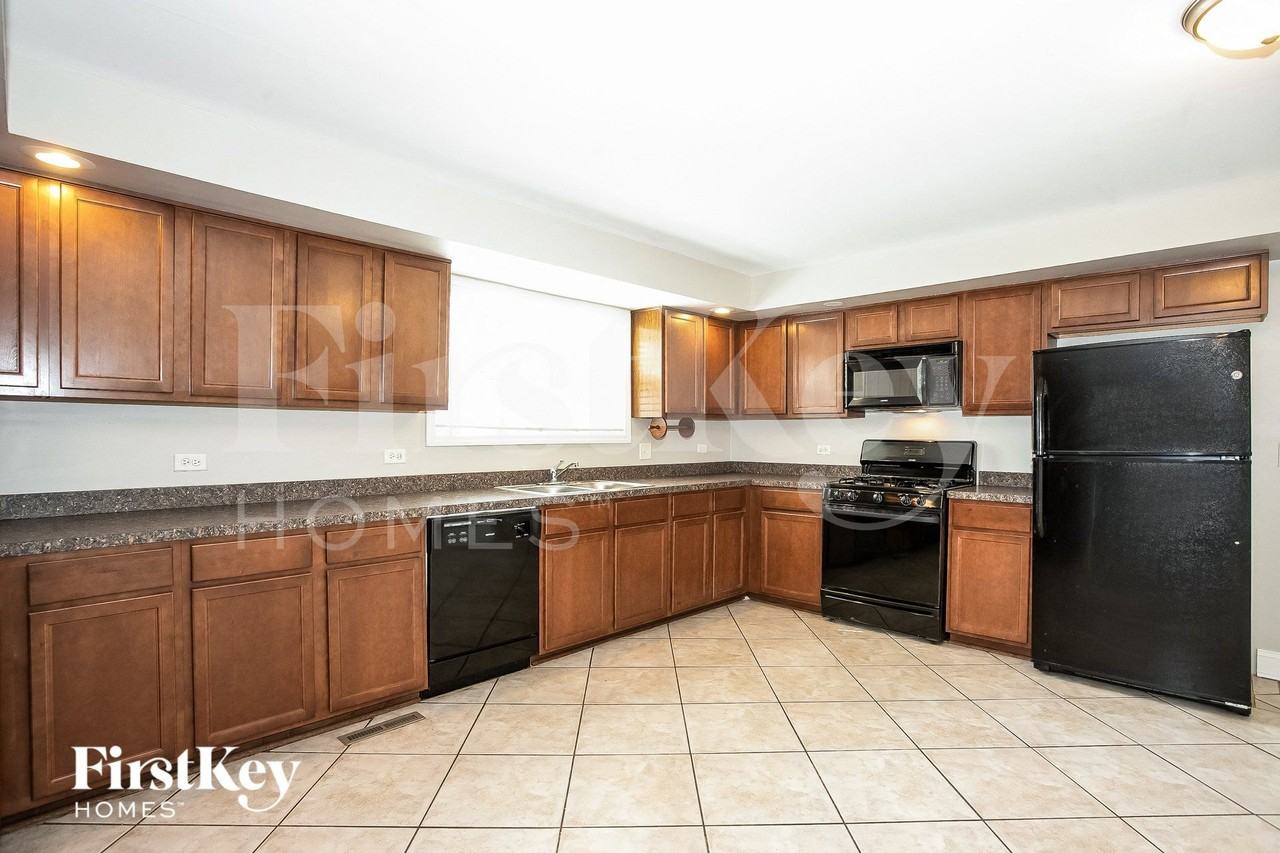 811 Salem Ln - Photo 5 of 15