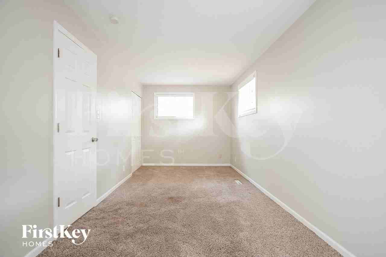 811 Salem Ln - Photo 7 of 15