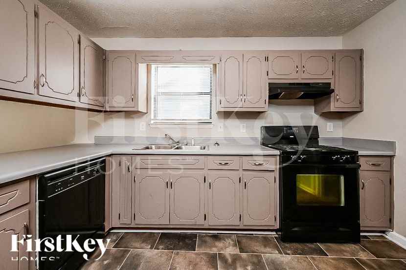 765 Fieldstone Dr - Photo 6 of 15