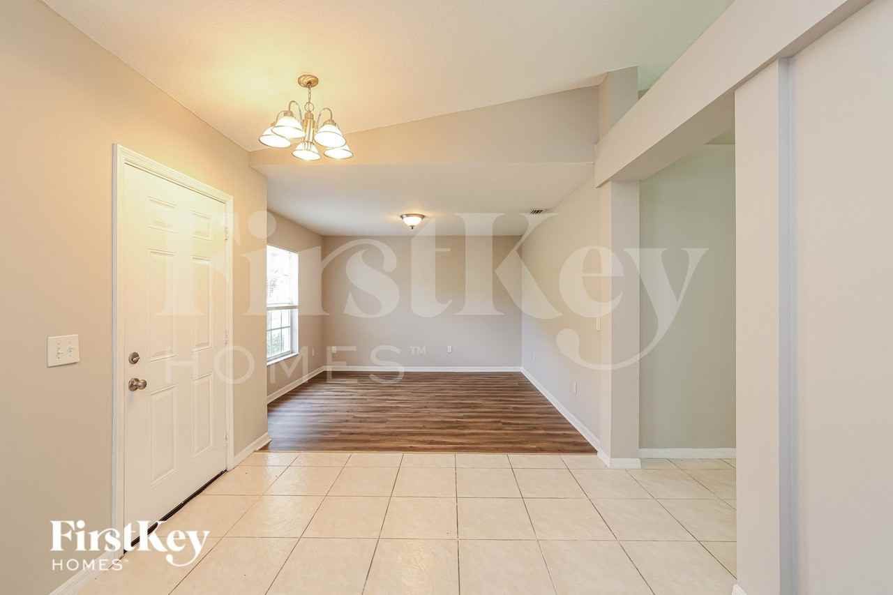 422 Sw Cherryhill Rd - Photo 2 of 20