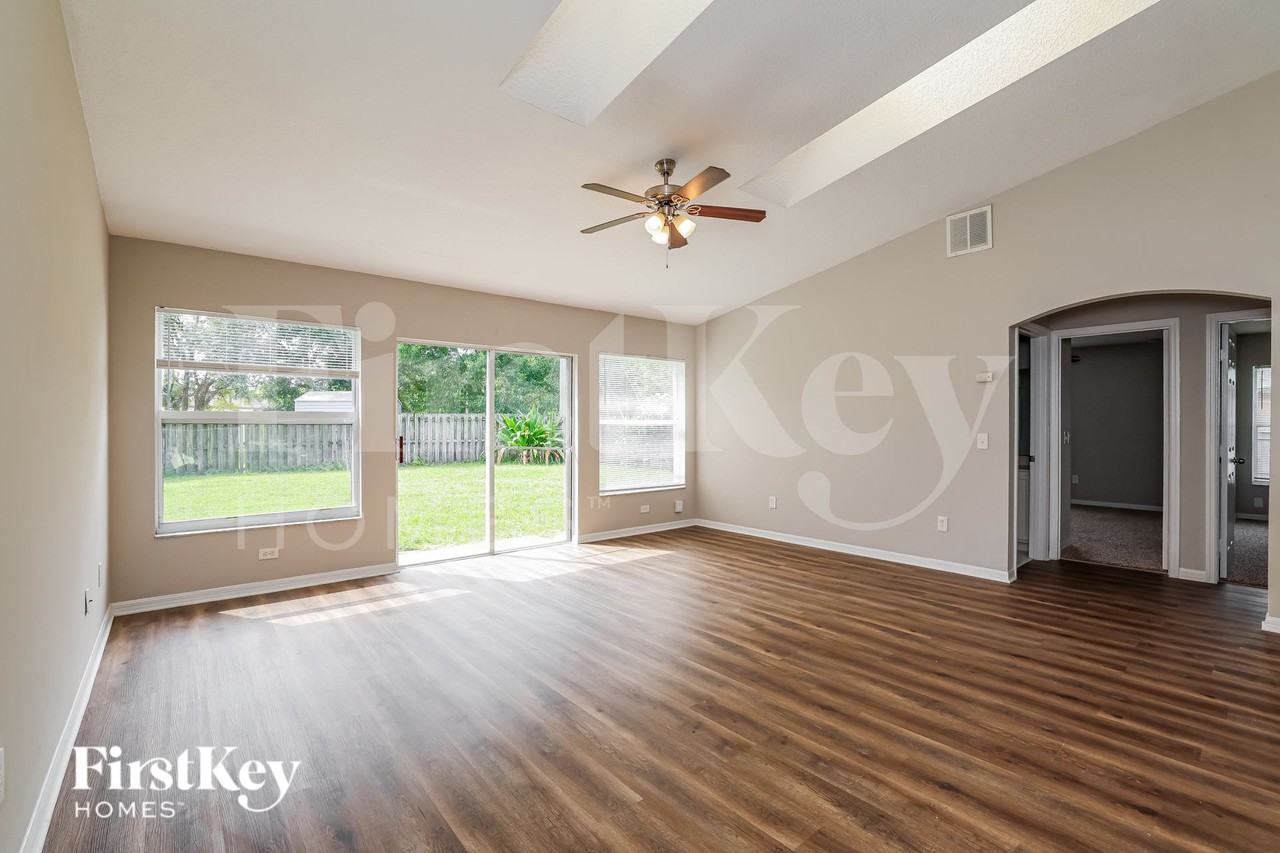 422 Sw Cherryhill Rd - Photo 3 of 20