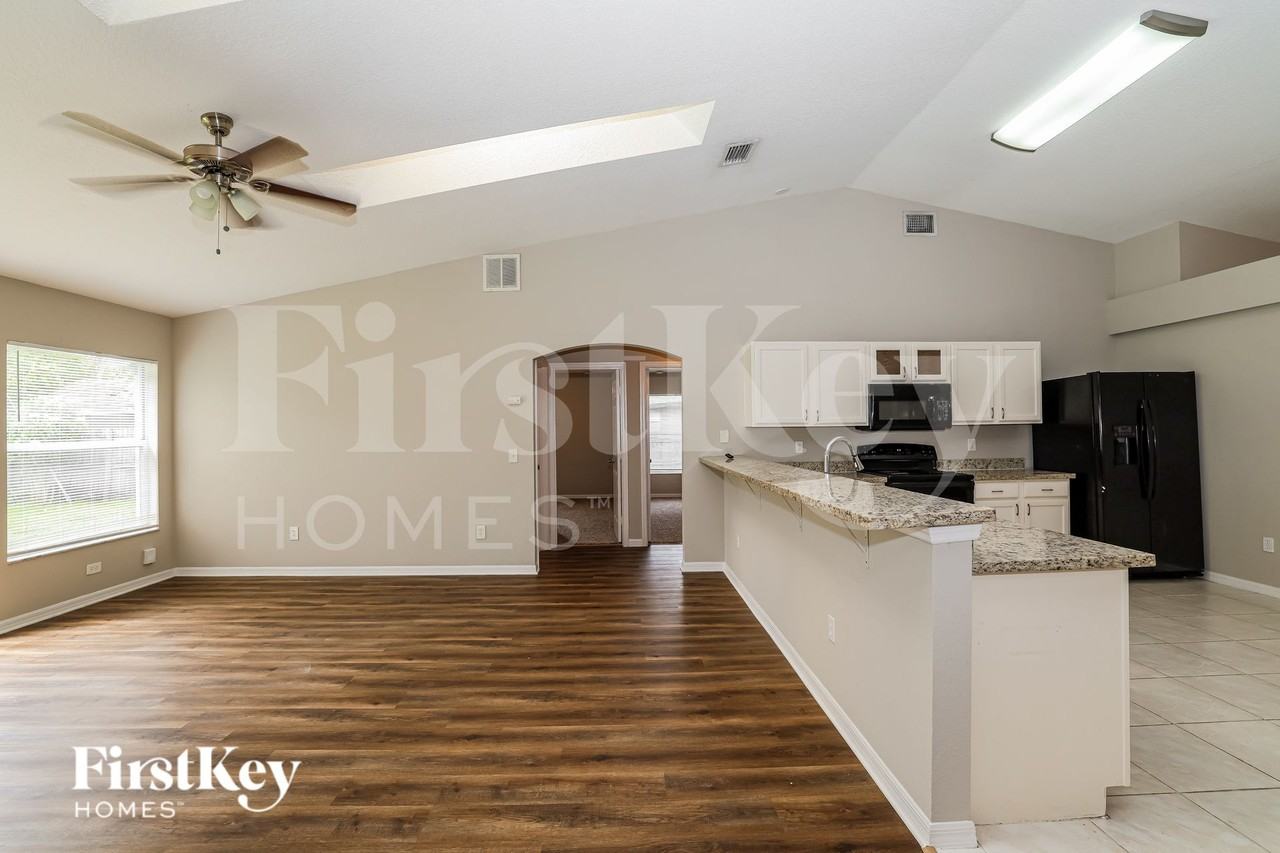 422 Sw Cherryhill Rd - Photo 5 of 20