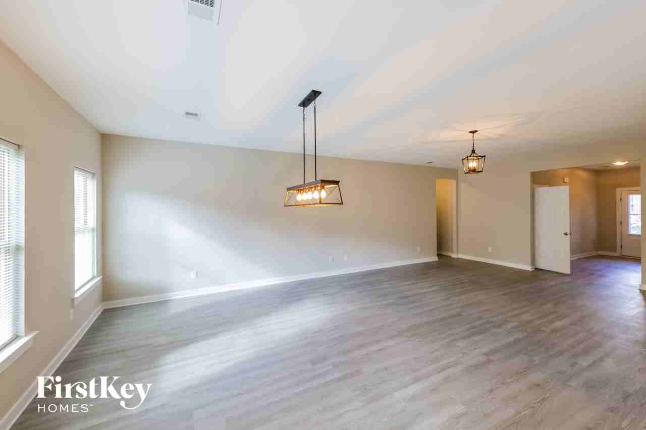 267 Lakewood Ln - Photo 3 of 14