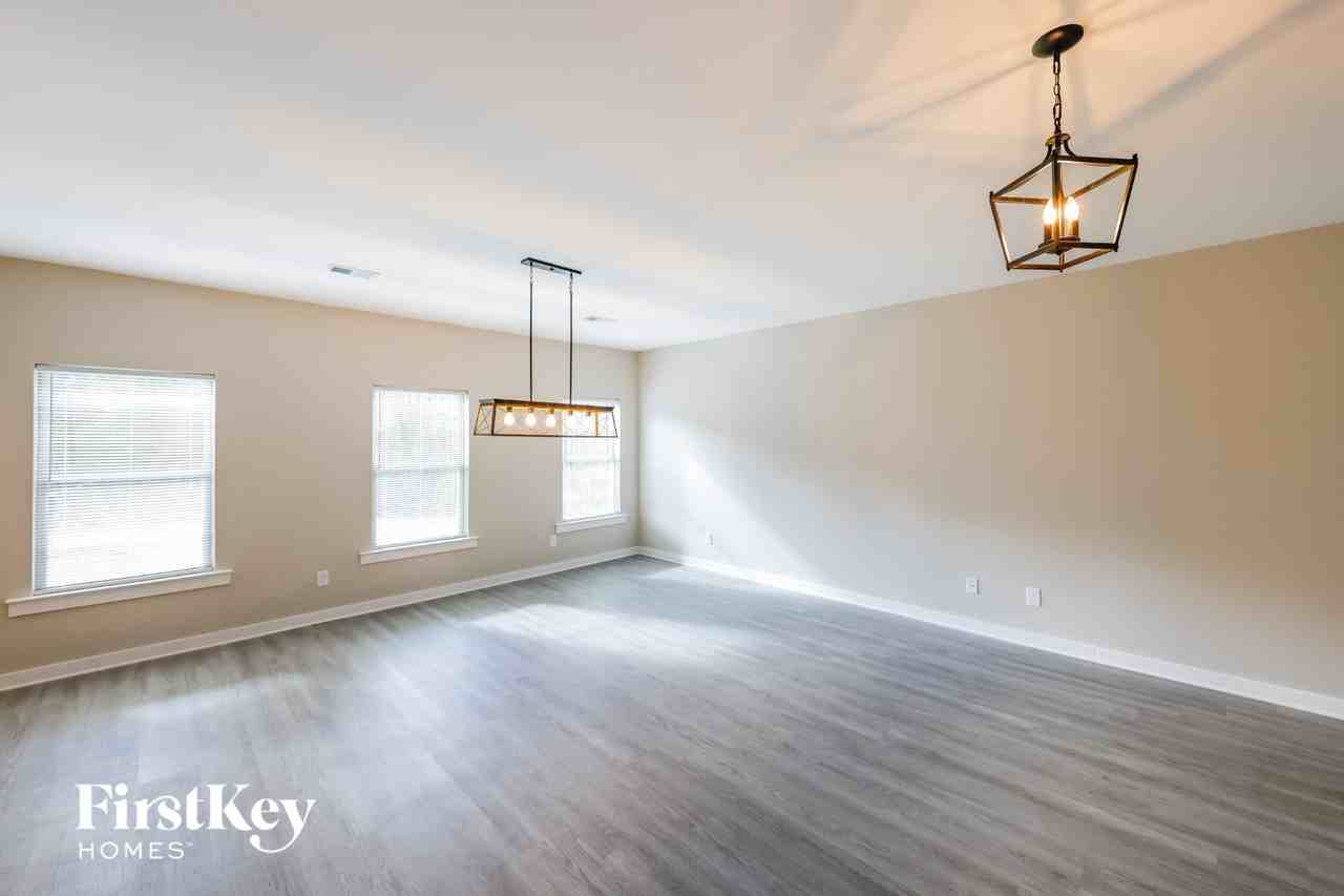 267 Lakewood Ln - Photo 4 of 14