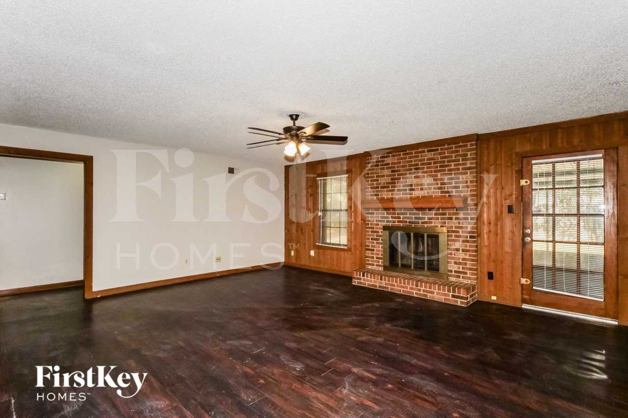 7280 Barnstable Rd - Photo 3 of 19