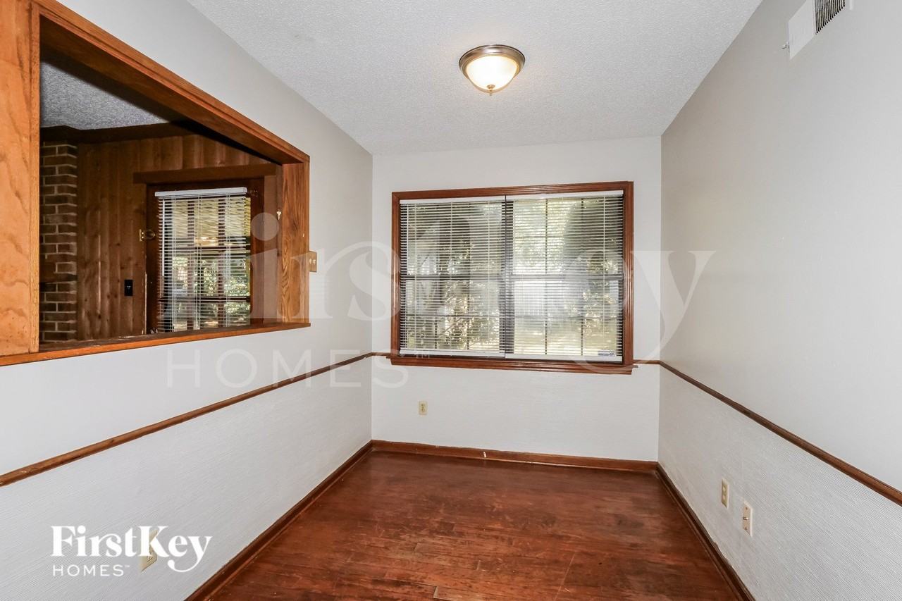 7280 Barnstable Rd - Photo 5 of 19