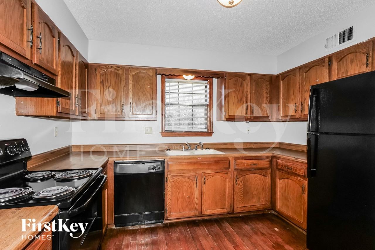 7280 Barnstable Rd - Photo 6 of 19