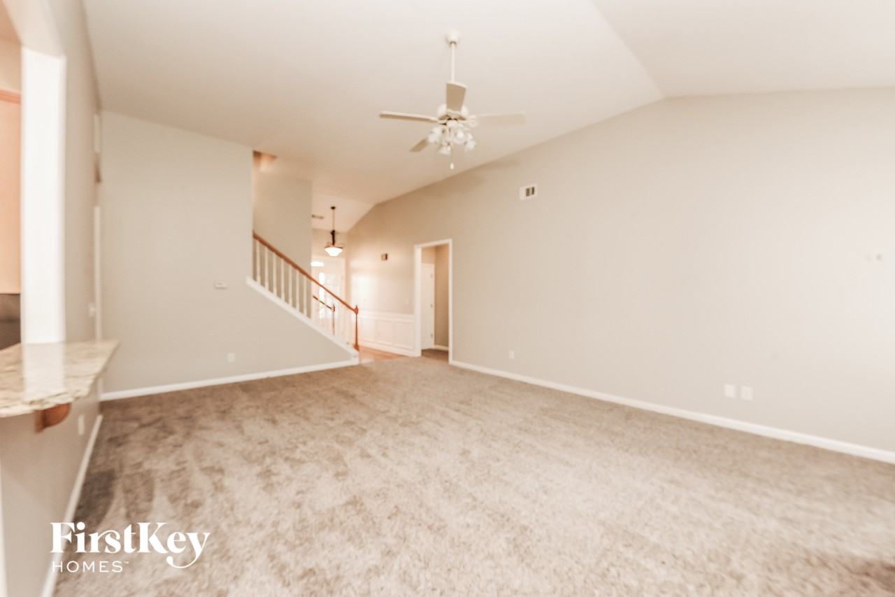 6660 Euclid Ct - Photo 2 of 15