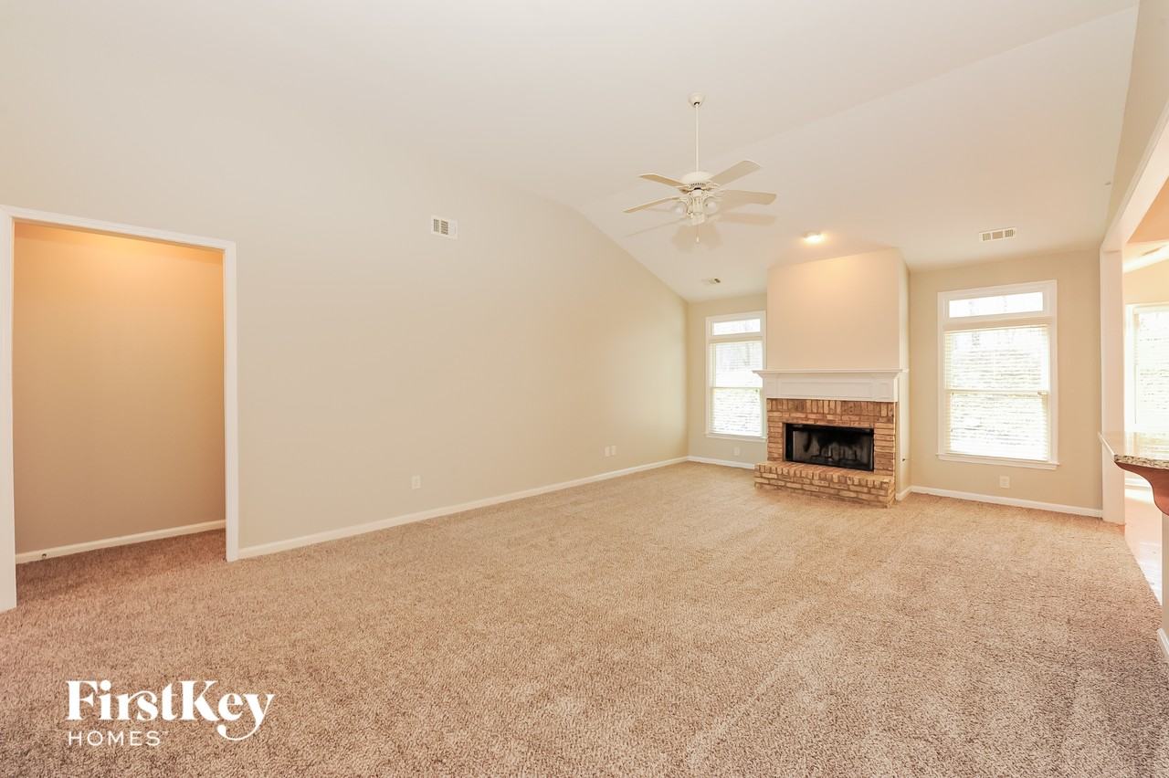 6660 Euclid Ct - Photo 3 of 15